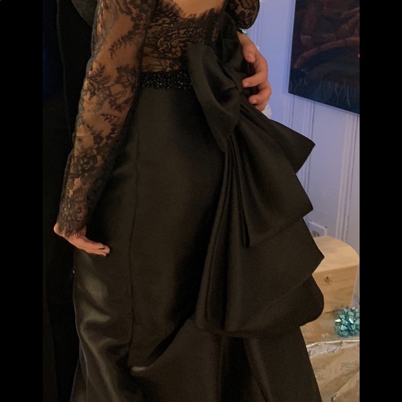 Terik Ediz Black lace gown with bow😻😻 - Picture 7 of 8